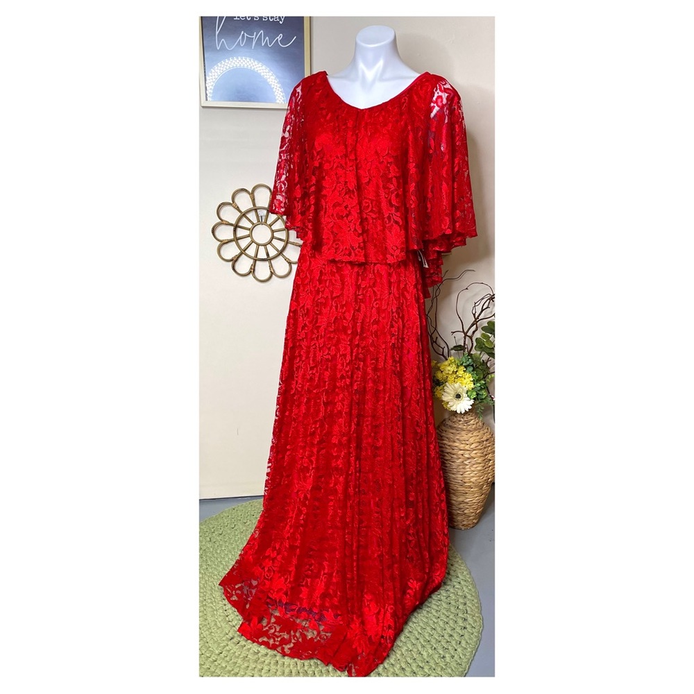 NWT Vintage Red Lace Cap Accent Scoop Neck V Neck Back Long Formal Gown
